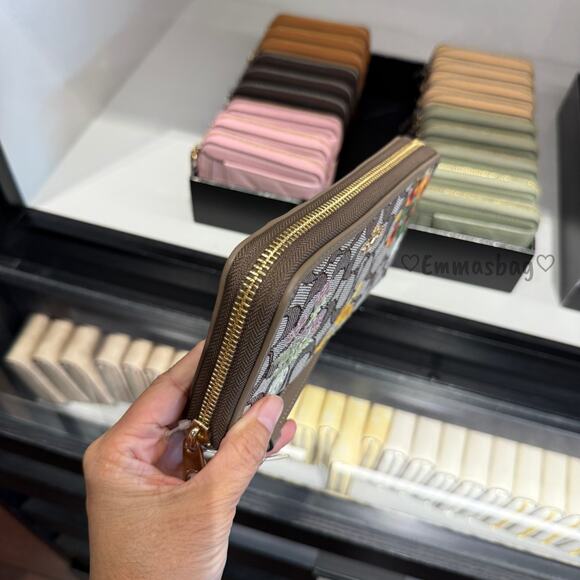 Coach Long Zip Around Wallet In Signature Jacquard With Floral Embroidery CEC23 - Picture 2 of 5